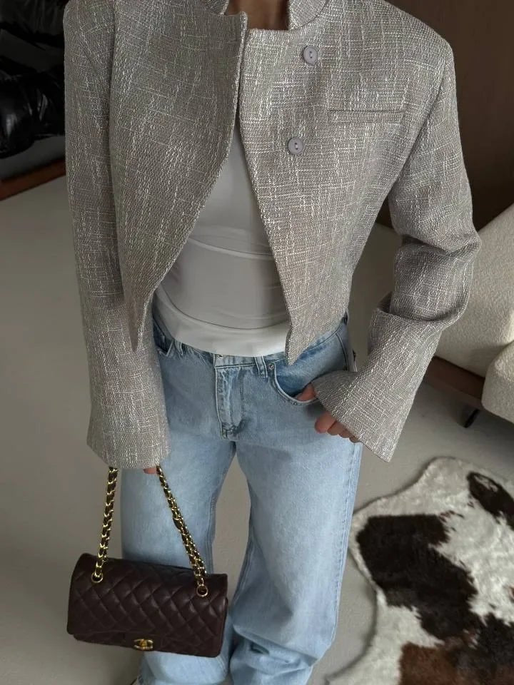 Blazer Anneliese corto con botones frontales