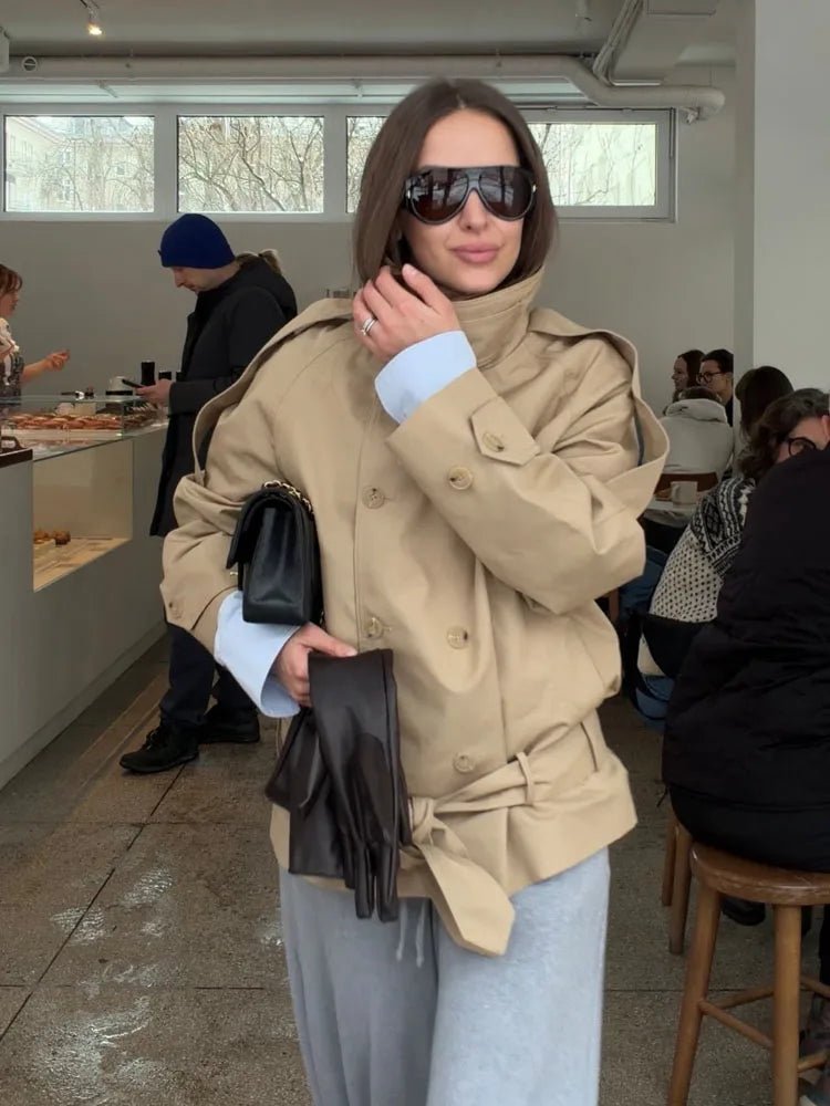 Abrigo Portia de cuello alto con cordones