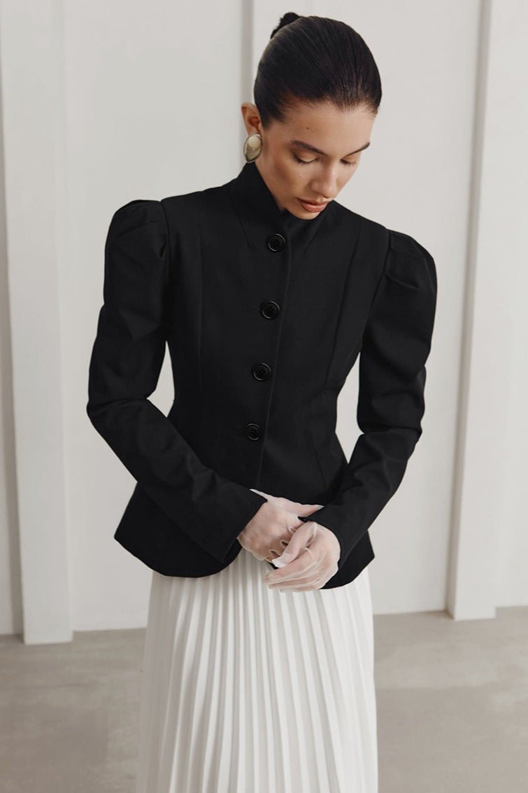 Blazer French con cuello alto y vuelo