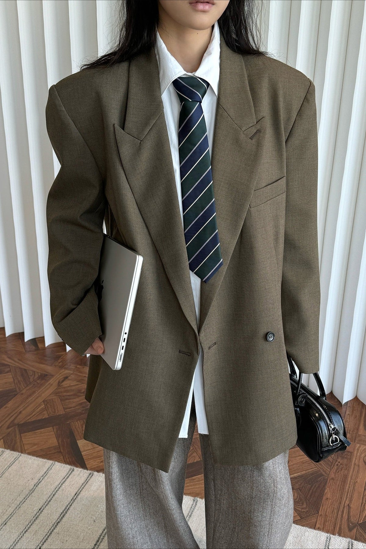 Blazer Akira con hombros estructurados