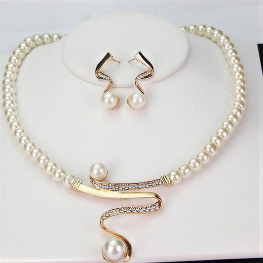 Elegante conjunto de pendientes y collar de perlas naturales
