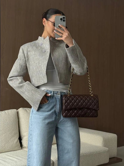 Blazer Anneliese corto con botones frontales