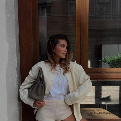 Hannah chaqueta con cuello mao y detalles de botones