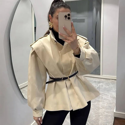 Gabardina corta Camille con cinturón