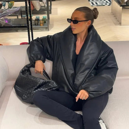 Chaqueta de cuero sintético con solapa Lara