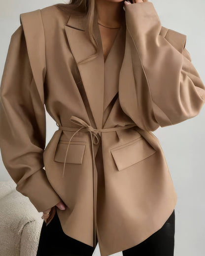 Blazer Leandra con cinturón y mangas anchas