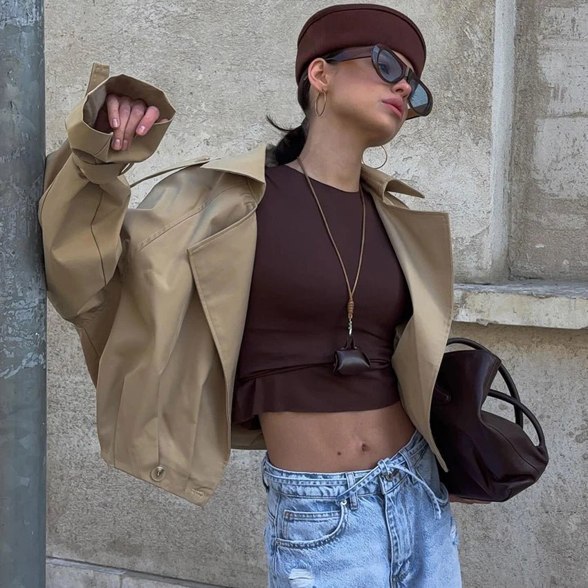 Gabardina corta Lola con pliegues