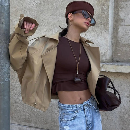 Gabardina corta Lola con pliegues