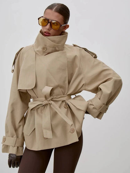 Gabardina Octavia con cordones y cuello alto