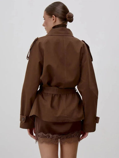 Gabardina Octavia con cordones y cuello alto