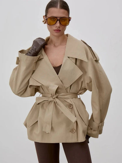 Gabardina Octavia con cordones y cuello alto