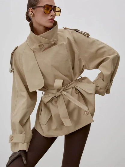 Gabardina Octavia con cordones y cuello alto