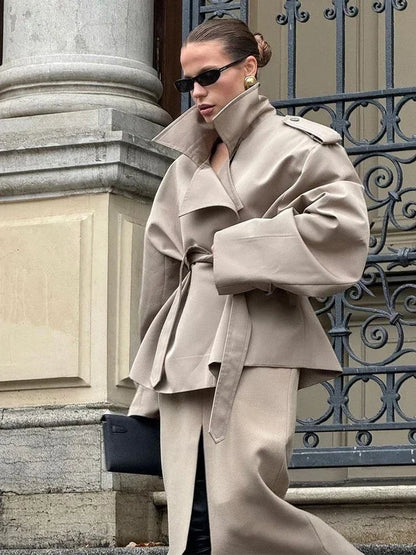 Gabardina Corta con Cordones Sandy