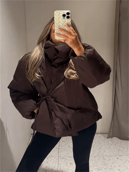 Chaqueta acolchada Suzy con cuello alto y lazo