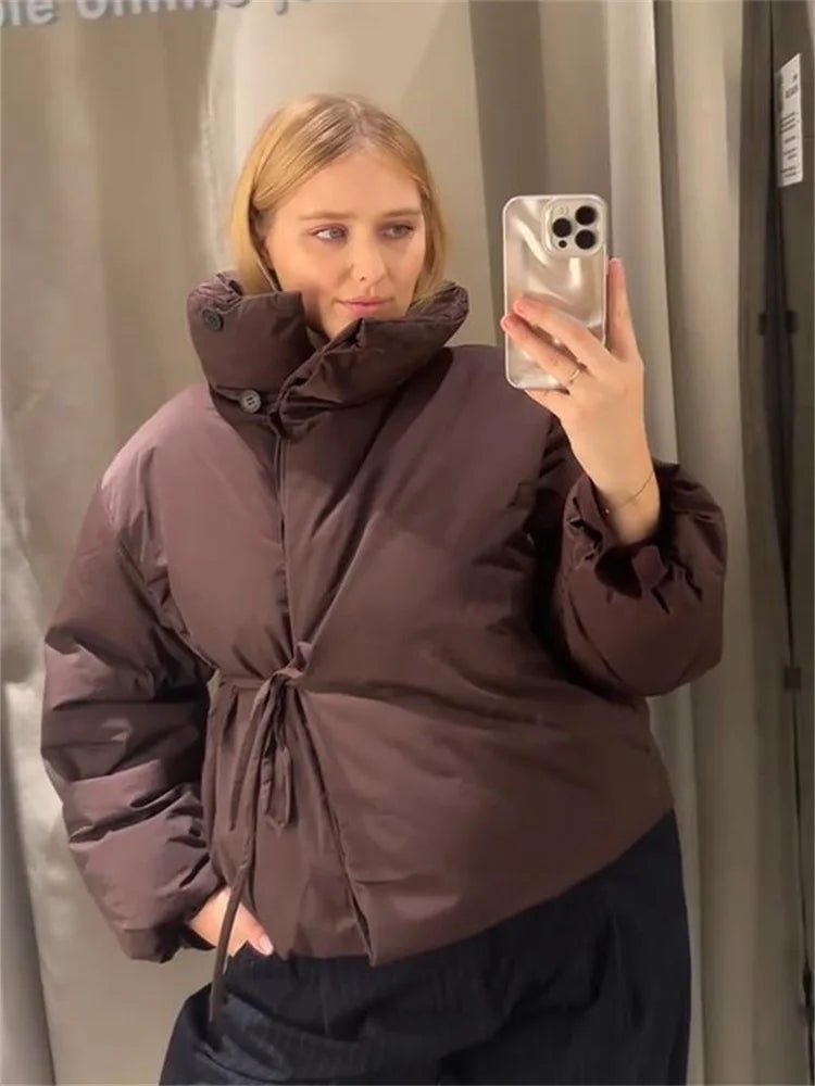 Chaqueta acolchada Suzy con cuello alto y lazo