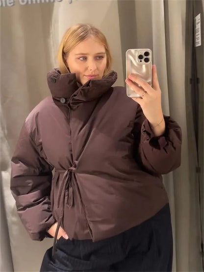 Chaqueta acolchada Suzy con cuello alto y lazo