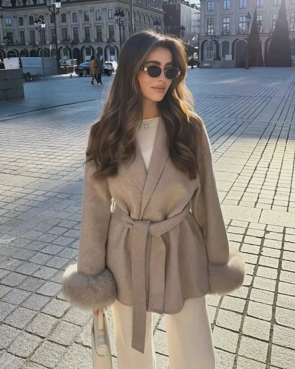 Abrigo de lana con puños de piel sintética de zorro