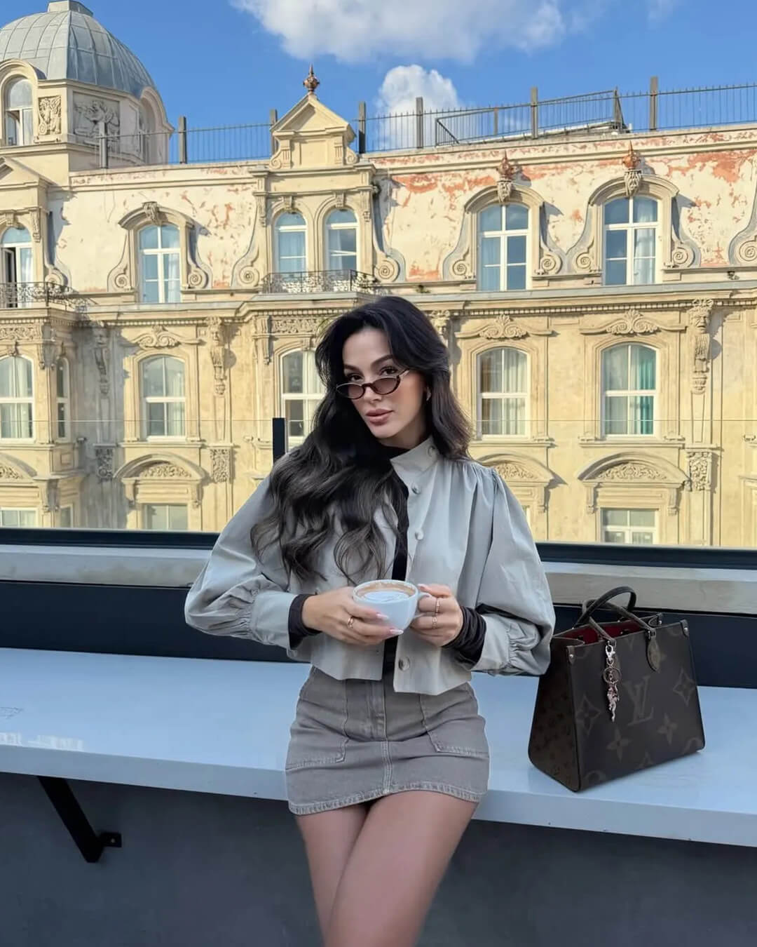 Chaqueta Hilda plisada de cuello alto