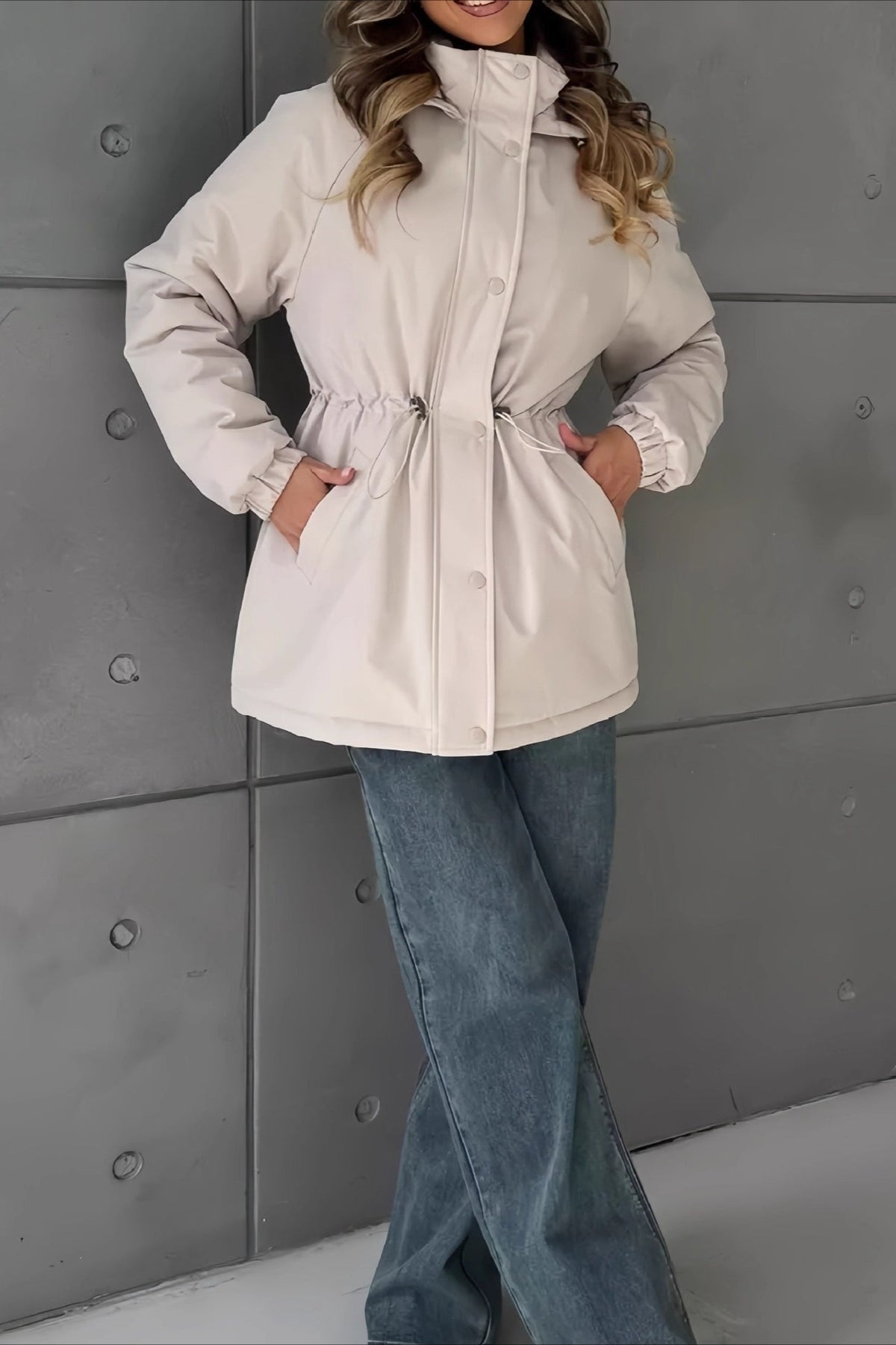 Chaqueta cortavientos Adele con capucha