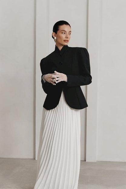 Blazer French con cuello alto y vuelo
