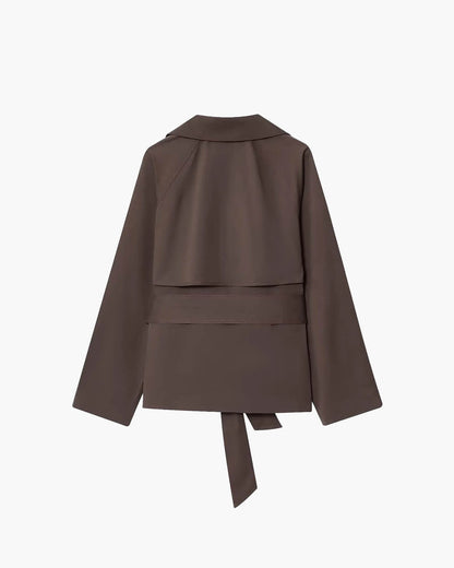 Gabardina corta Alianna con cinturón
