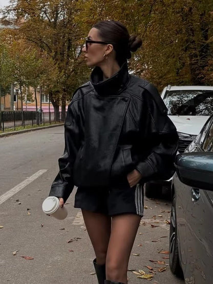 Carla cazadora asimétrica de cuero sintético
