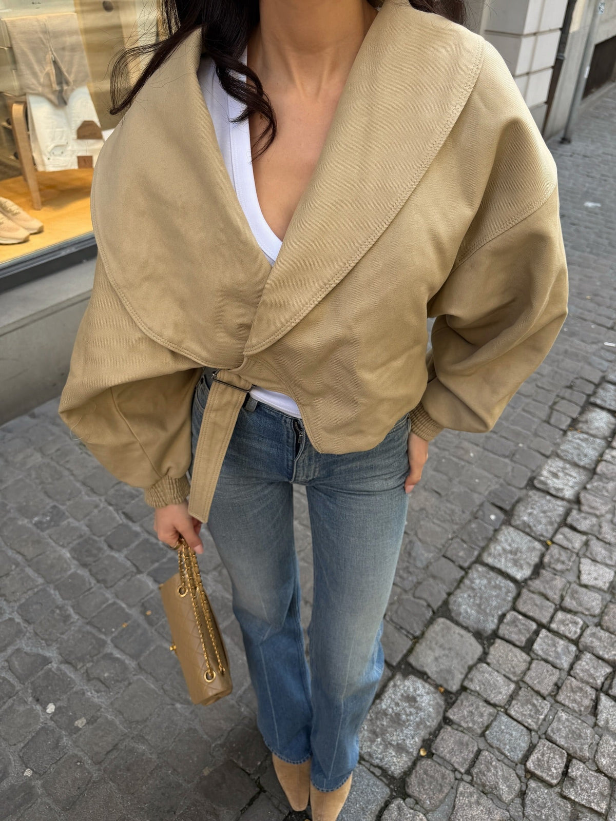 Abrigo Courtney con solapa y cintura elástica