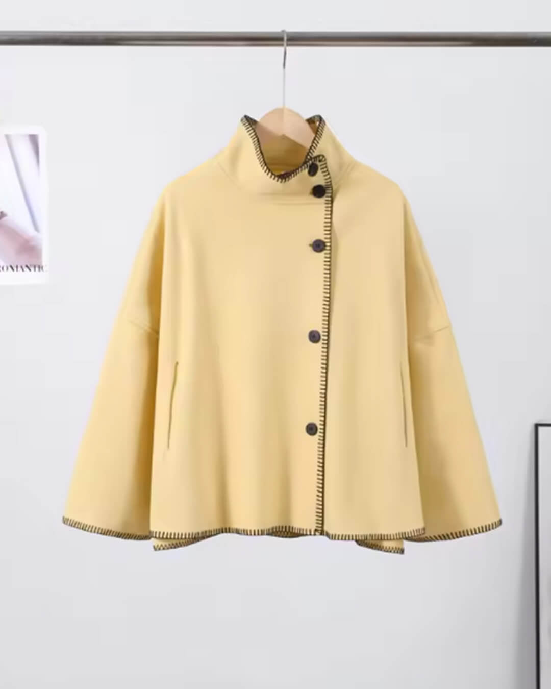 Chaqueta Emily de cuello alto con botones