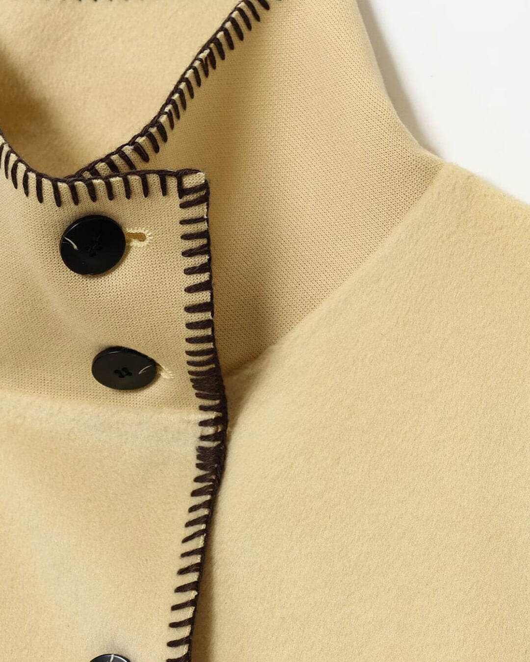 Chaqueta Emily de cuello alto con botones
