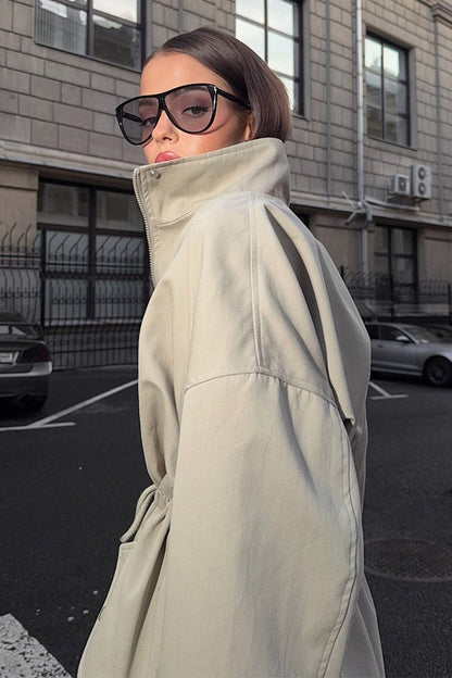 Gabardina Eva con cordón ajustable