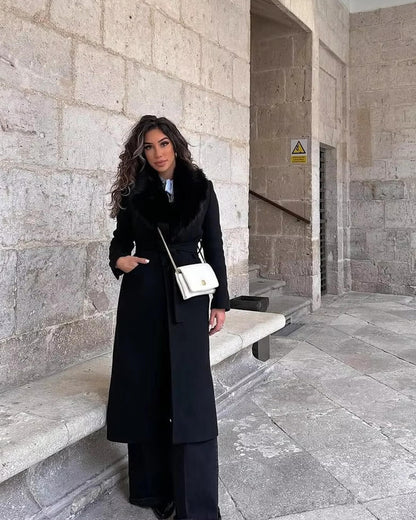 Abrigo maxi Flora con cuello de piel sintética