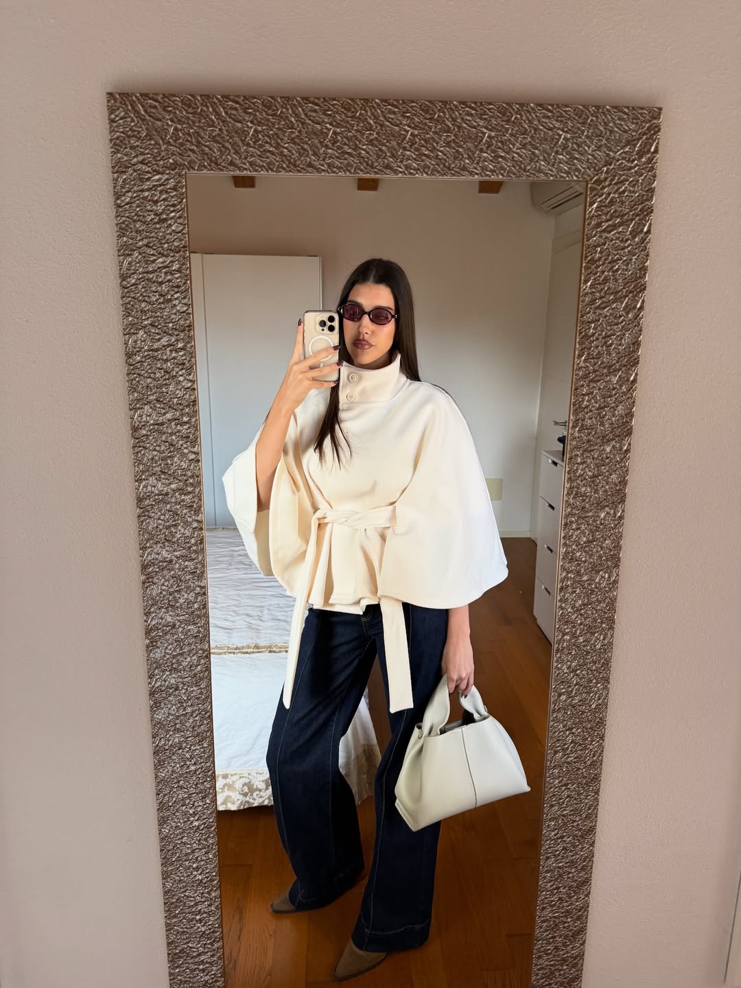 Chaqueta Capa Elegante de Cuello Alto con Cinturón Arianne