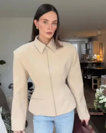 Chaqueta Hazeline con cremallera y cintura fruncida