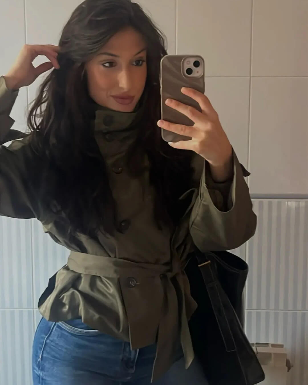 Gabardina corta con cuello alto Kara