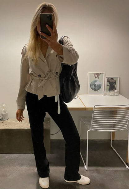 Gabardina corta con cuello alto Kara
