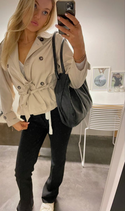 Gabardina corta con cuello alto Kara