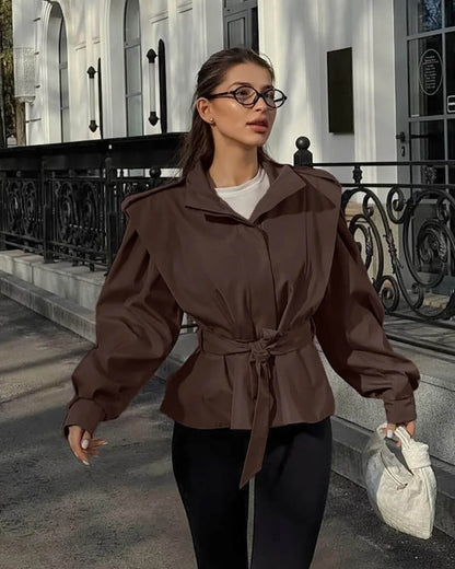 Chaqueta con cuello alto y cordones Leizel