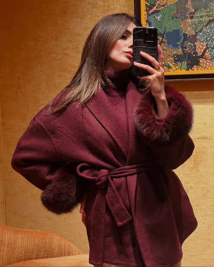 Abrigo de lana con puños de piel sintética de zorro