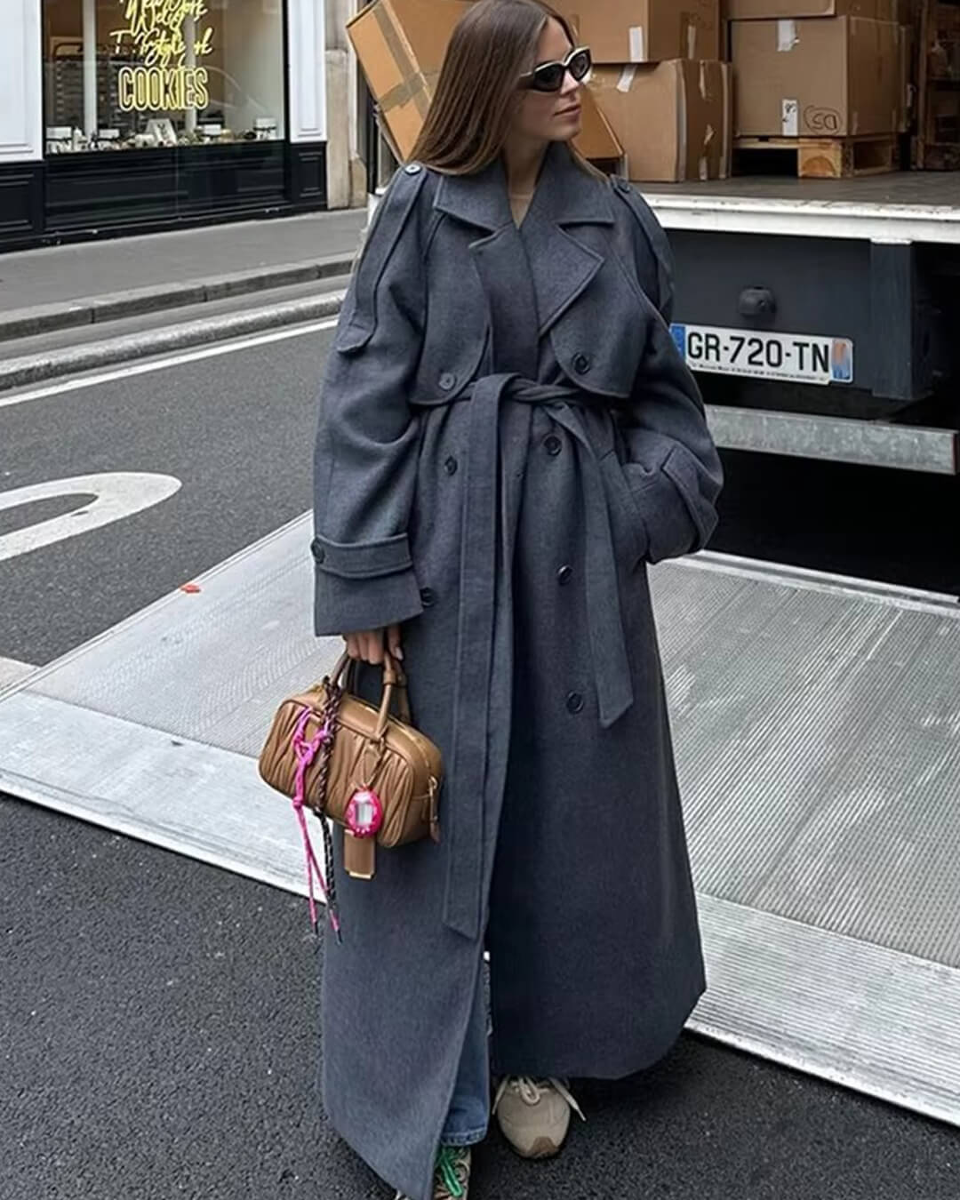 Gris oscuro